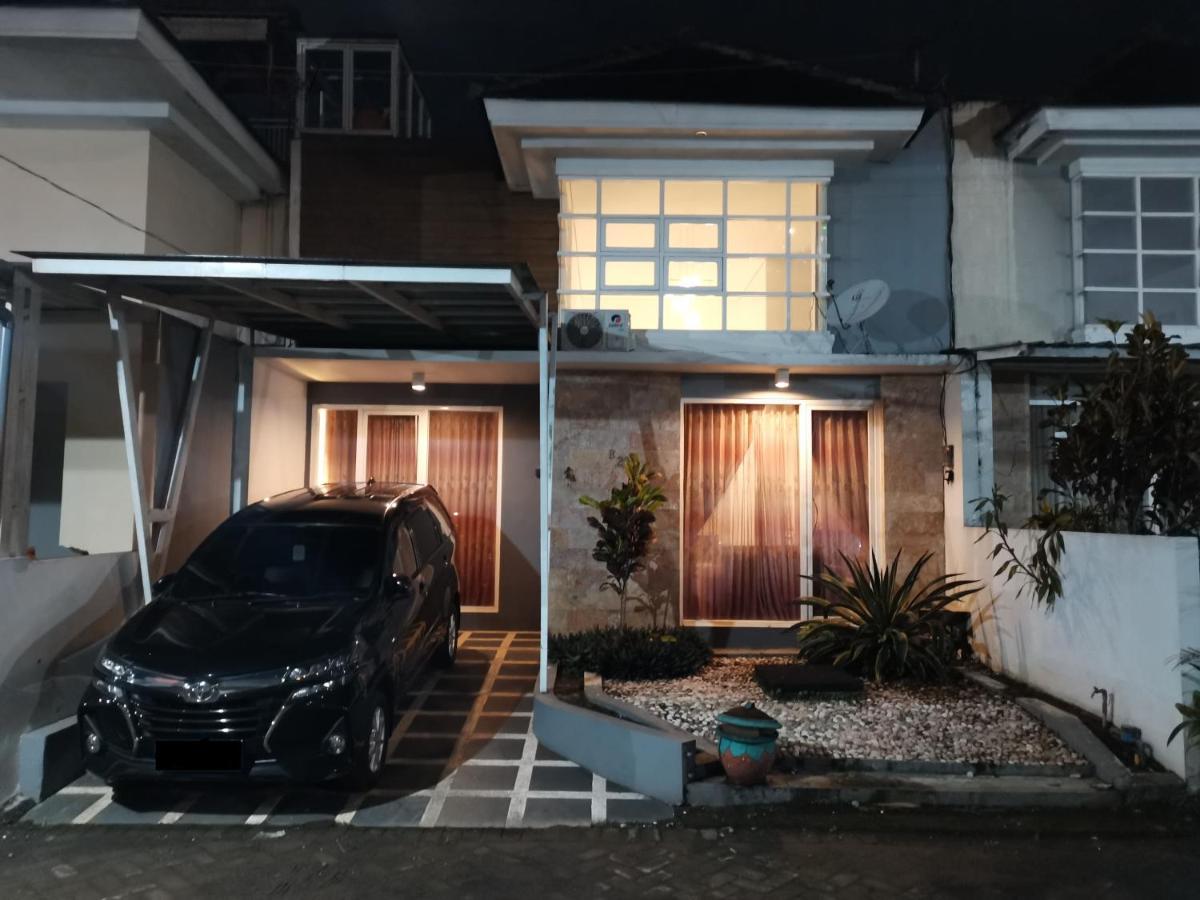 Villa Asri Batu  Exterior photo