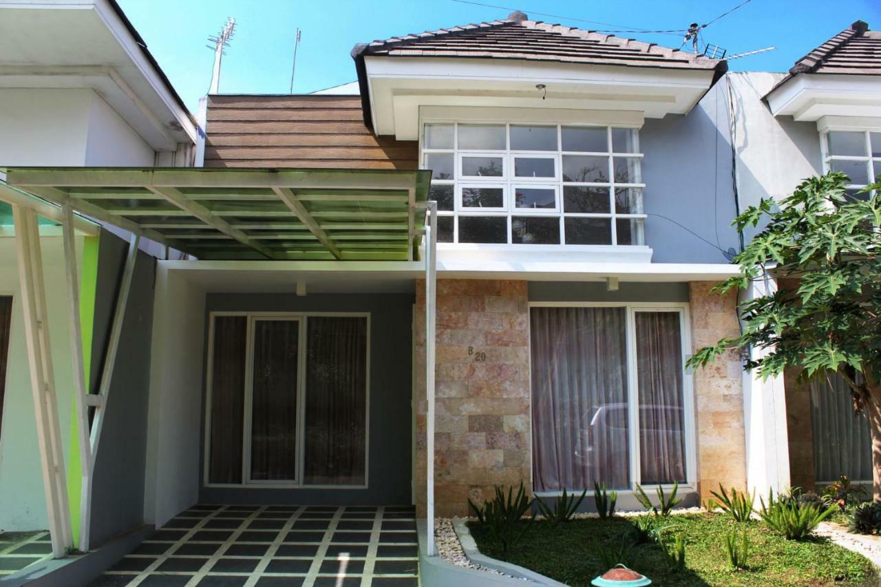 Villa Asri Batu  Exterior photo